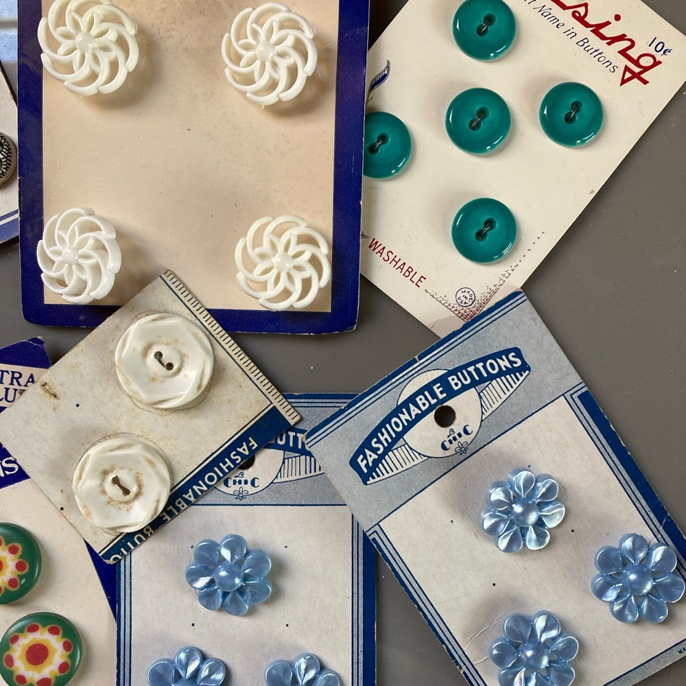 Vintage Buttons Sewing Supplies - Picture 2 of 9